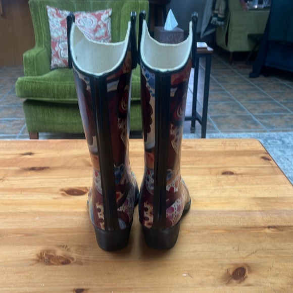 Nomad Red and Blue Heeled rubber rain Boots with Intricate Design size 8 - Picture 4 of 10